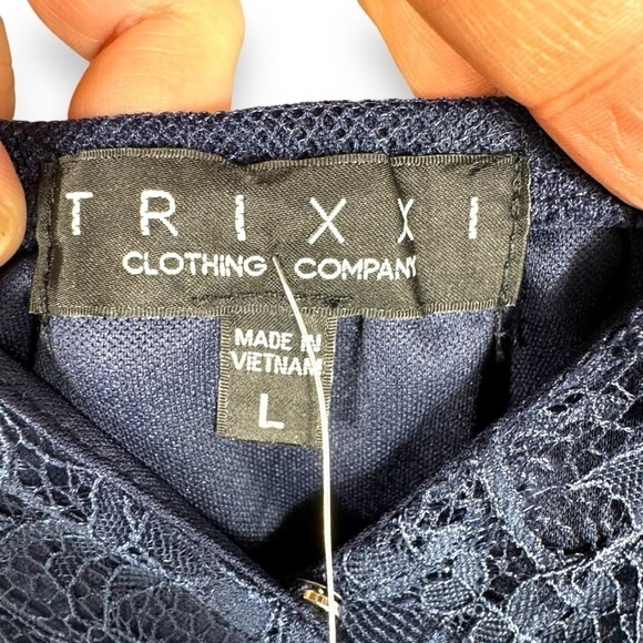 4 for $40 SALE! Francesca's Coll. Lace V Neck Floral Mini Dress, Navy, Size L - Picture 7 of 16